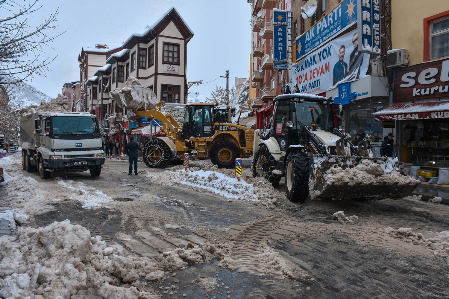 Gümüşhane Belediyesinden karla mücadele çalışmaları 6
