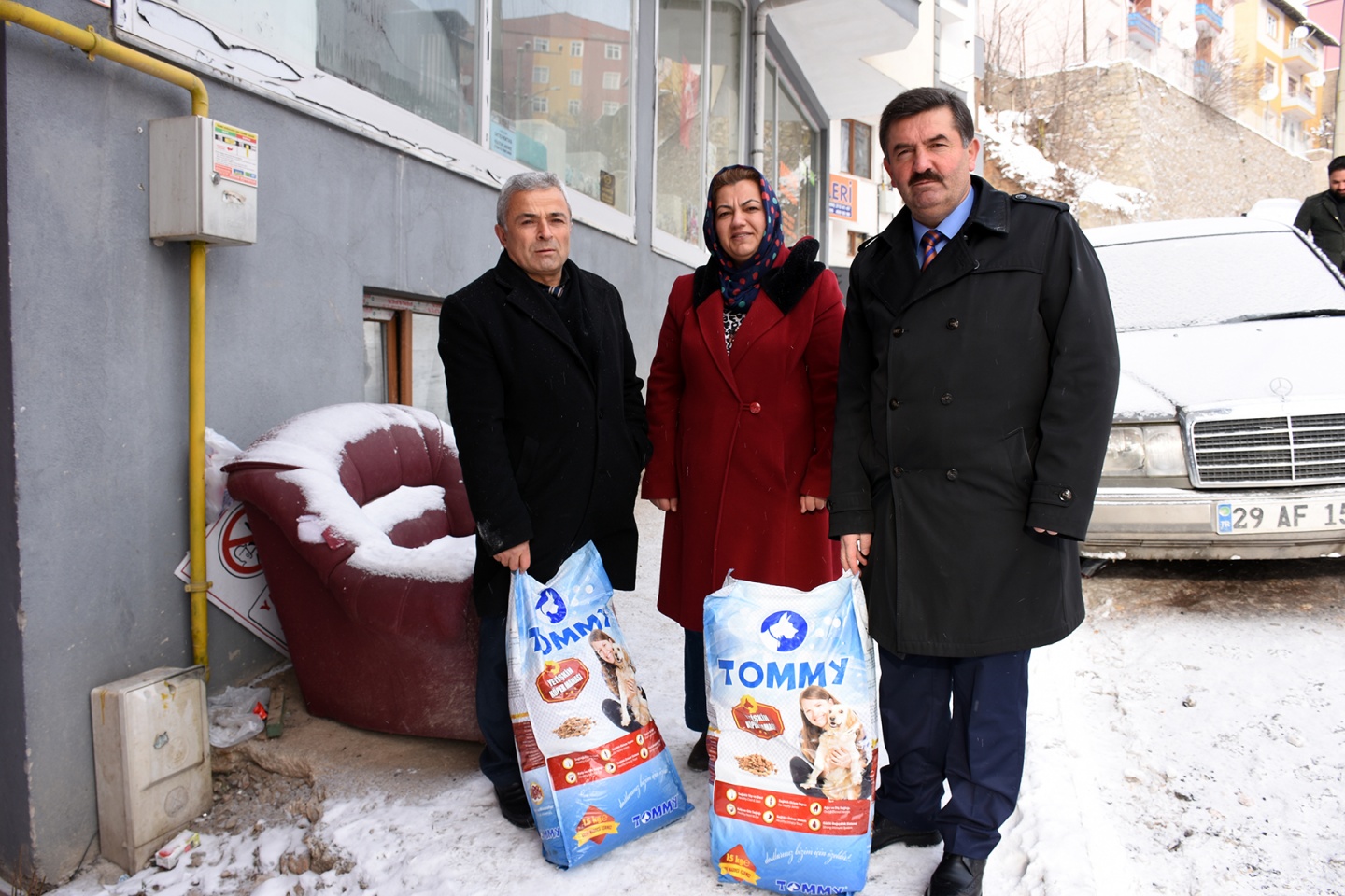 Belediye, sokak hayvanlarına yem bıraktı 2