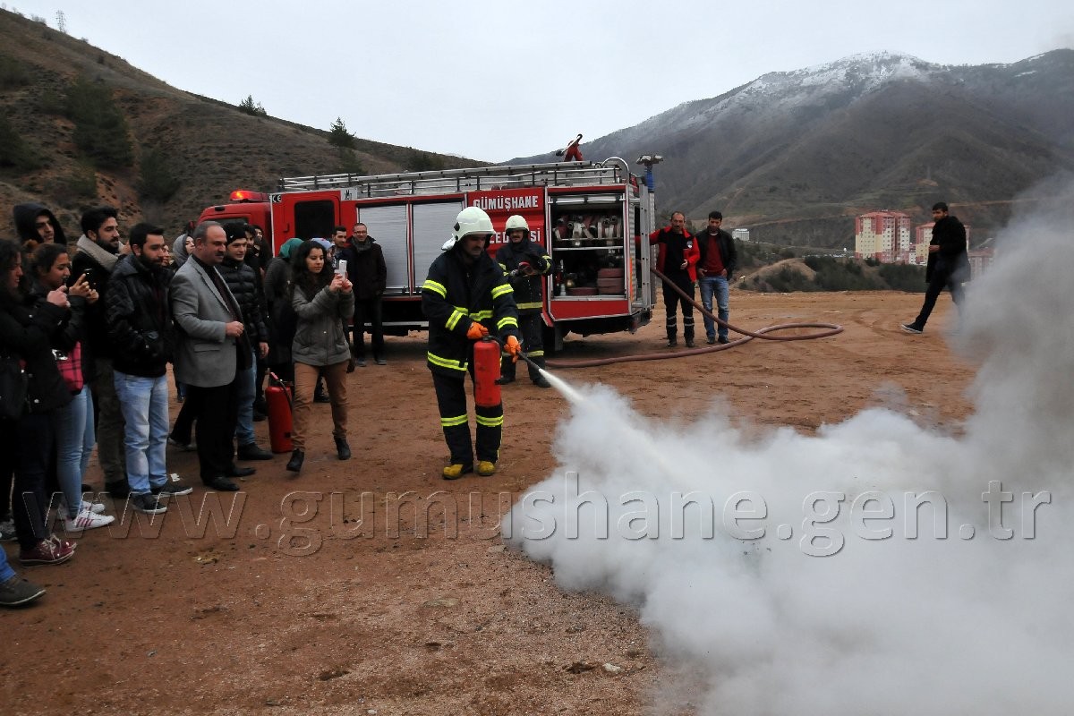 Üniversitede yangın tatbikatı yapıldı 3