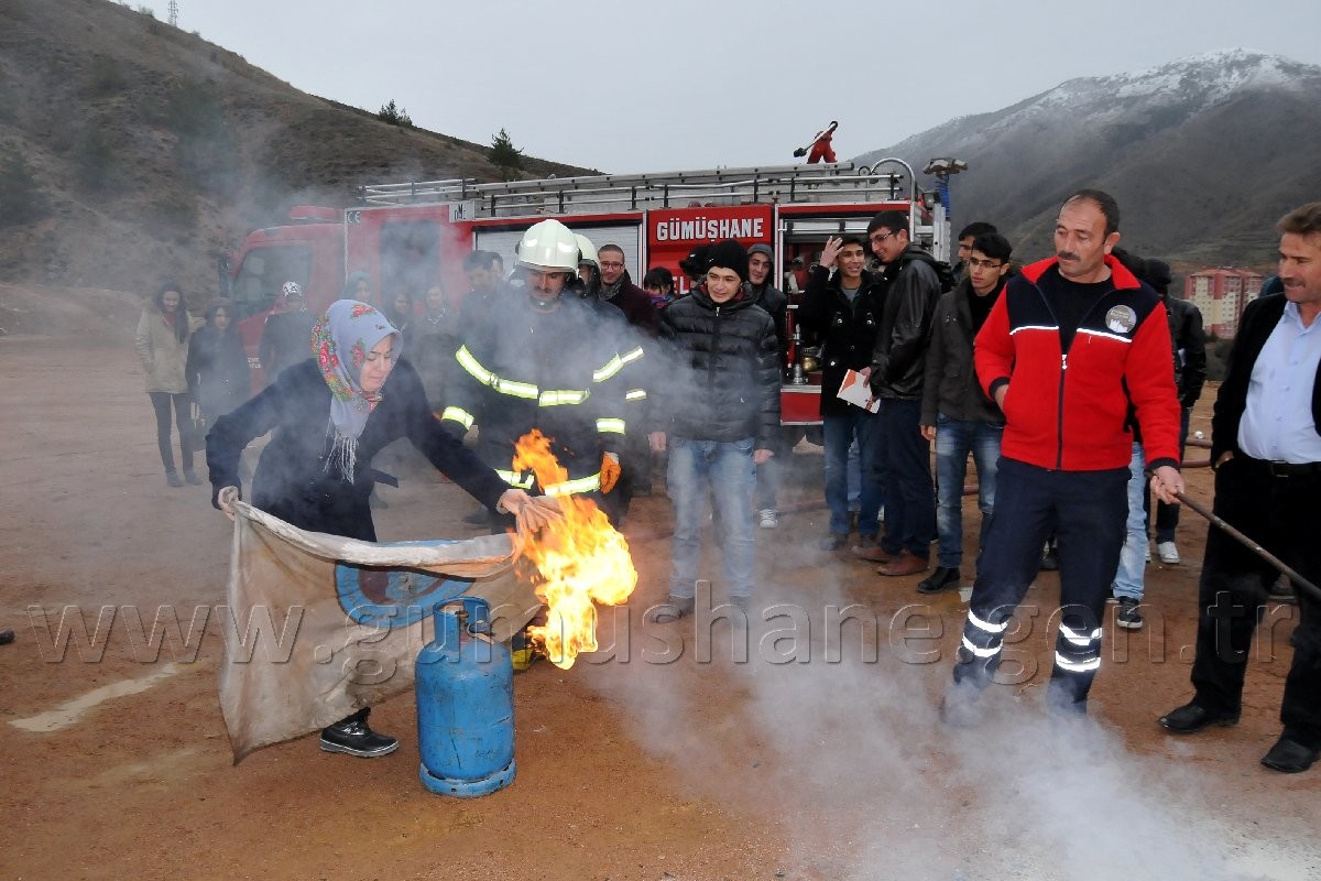 Üniversitede yangın tatbikatı yapıldı 4