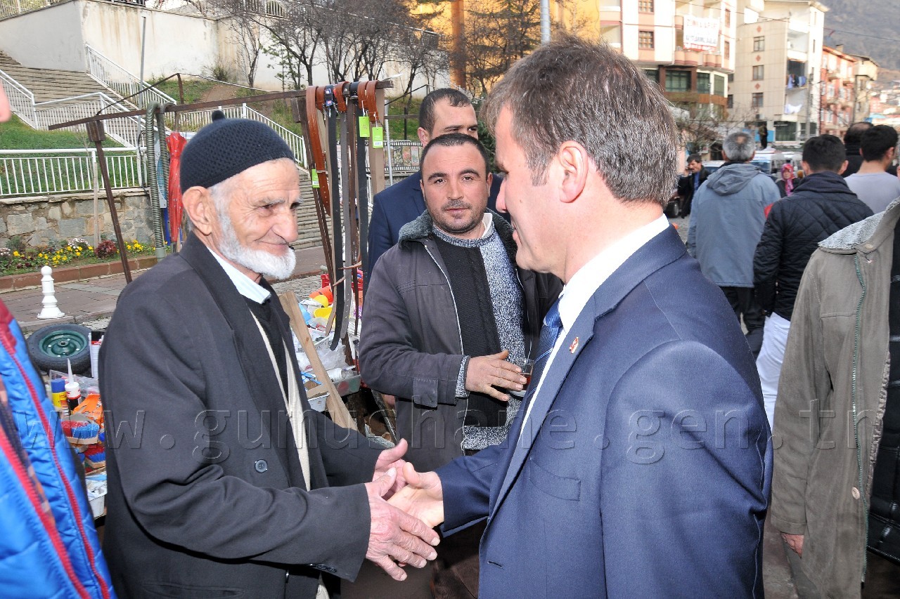 Çimen, kent pazarını gezdi 1