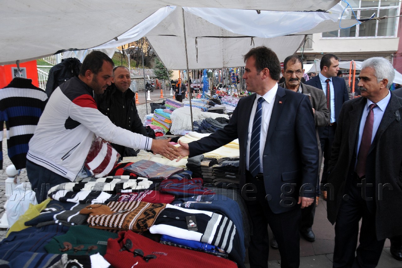 Çimen, kent pazarını gezdi 2