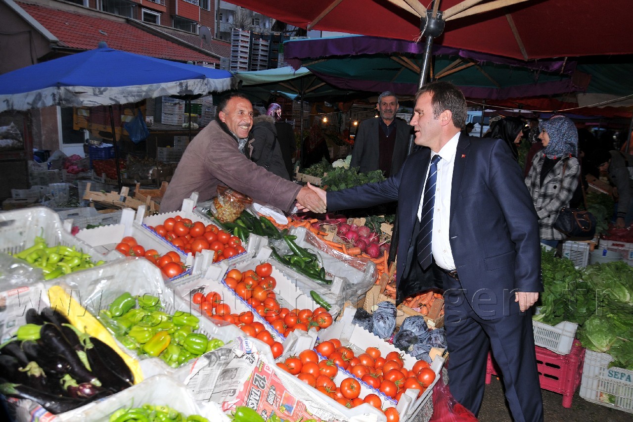 Çimen, kent pazarını gezdi 5