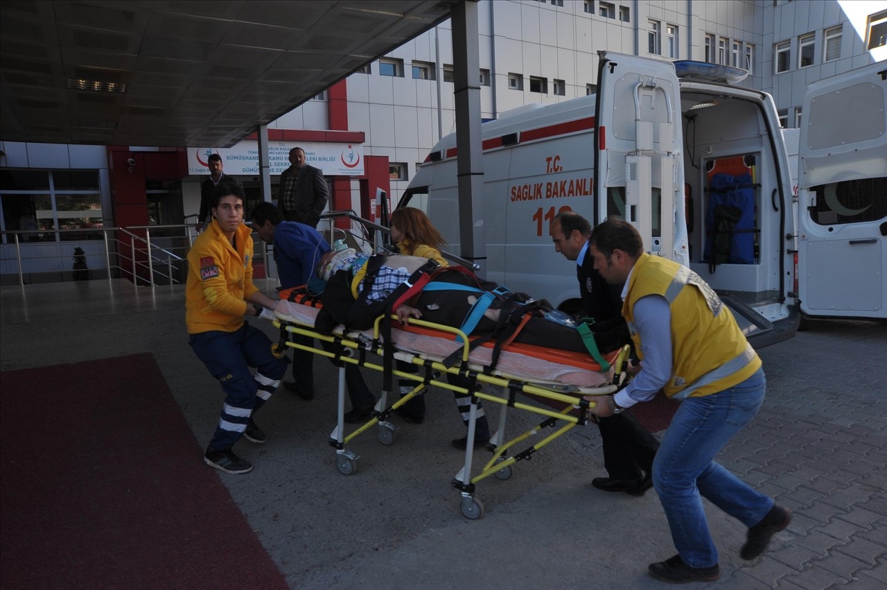 Gümüşhane'de 2 kaza: 1 ölü, 10 yaralı 2