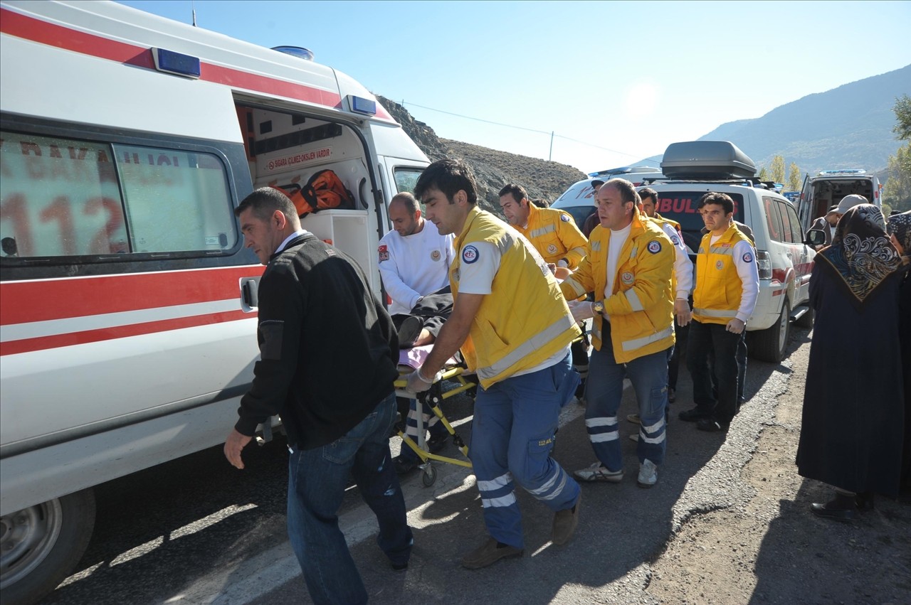 Gümüşhane'de 2 kaza: 1 ölü, 10 yaralı 3