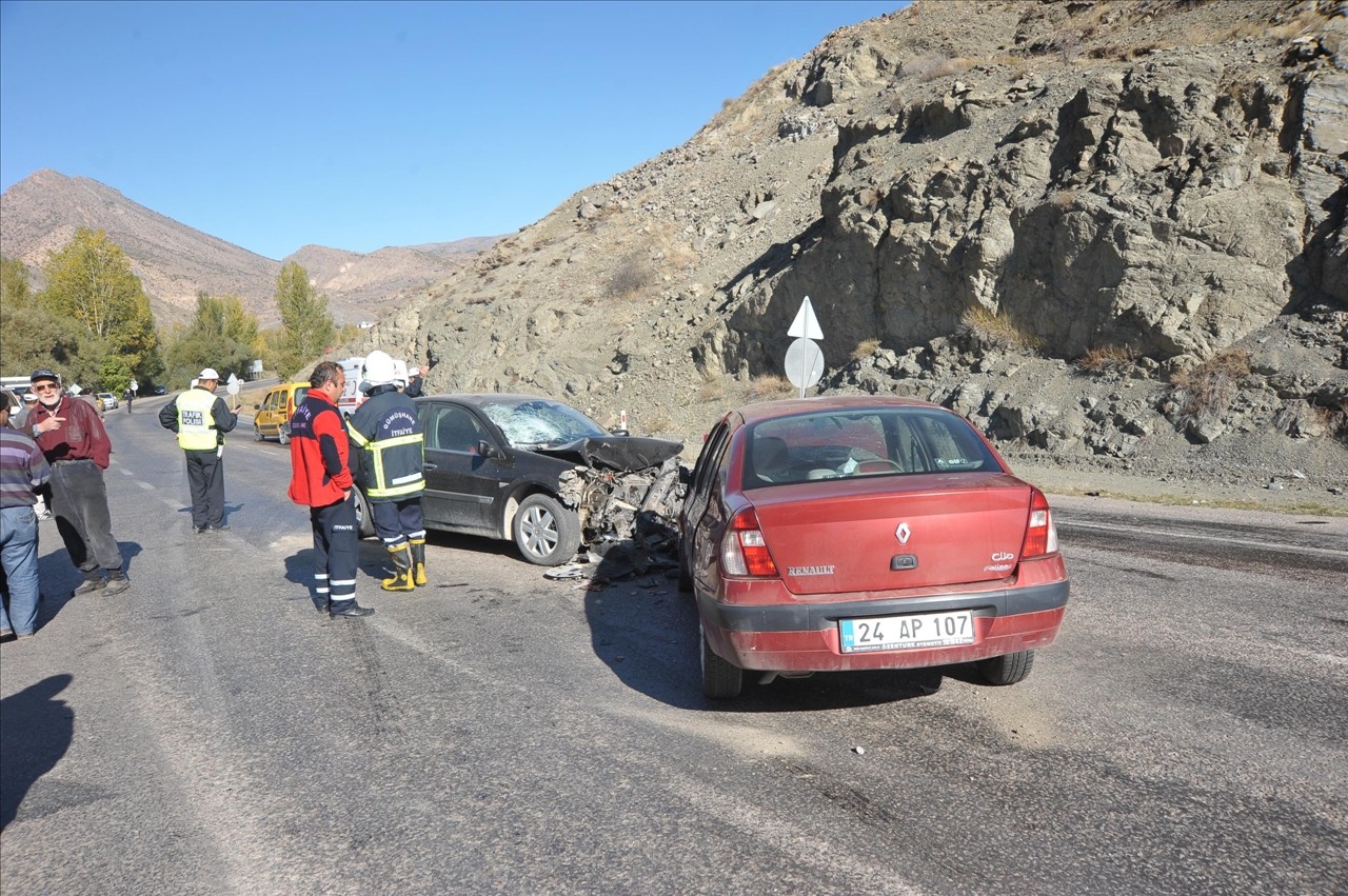 Gümüşhane'de 2 kaza: 1 ölü, 10 yaralı 4