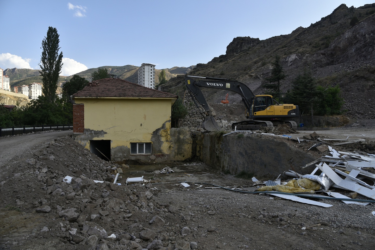 36 yıllık mezbahane yıkıldı 2