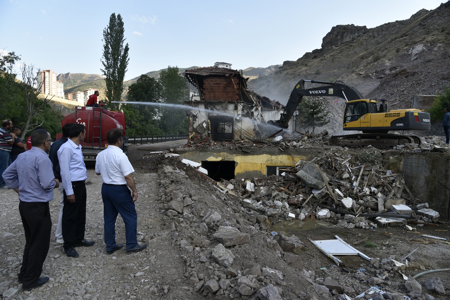 36 yıllık mezbahane yıkıldı 7