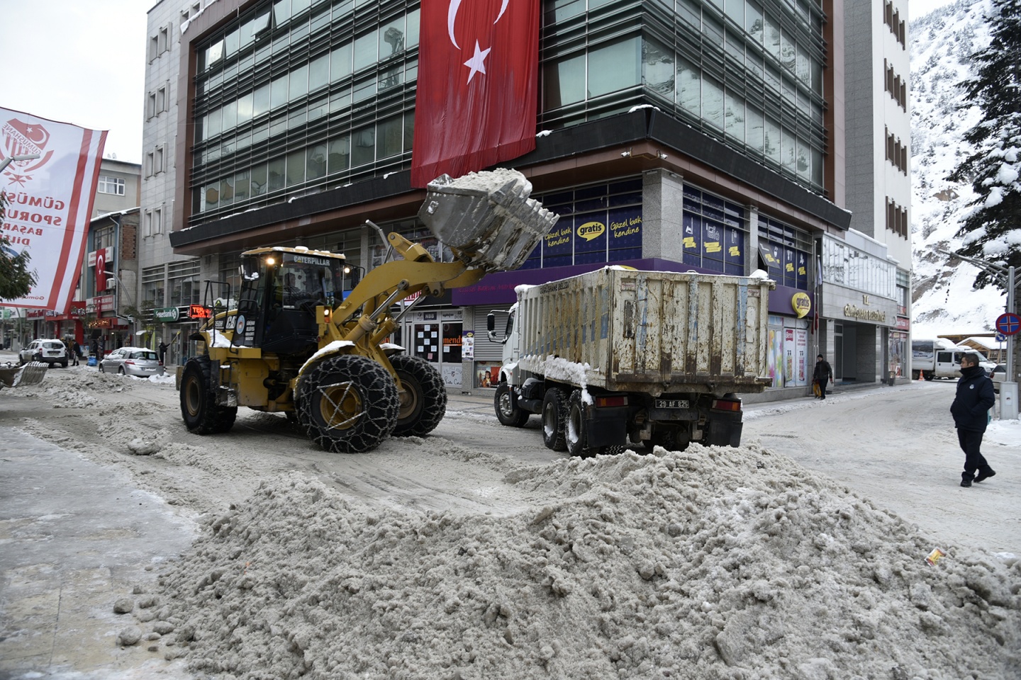 Gümüşhane Belediyesinin karla mücadele çalışmaları 7