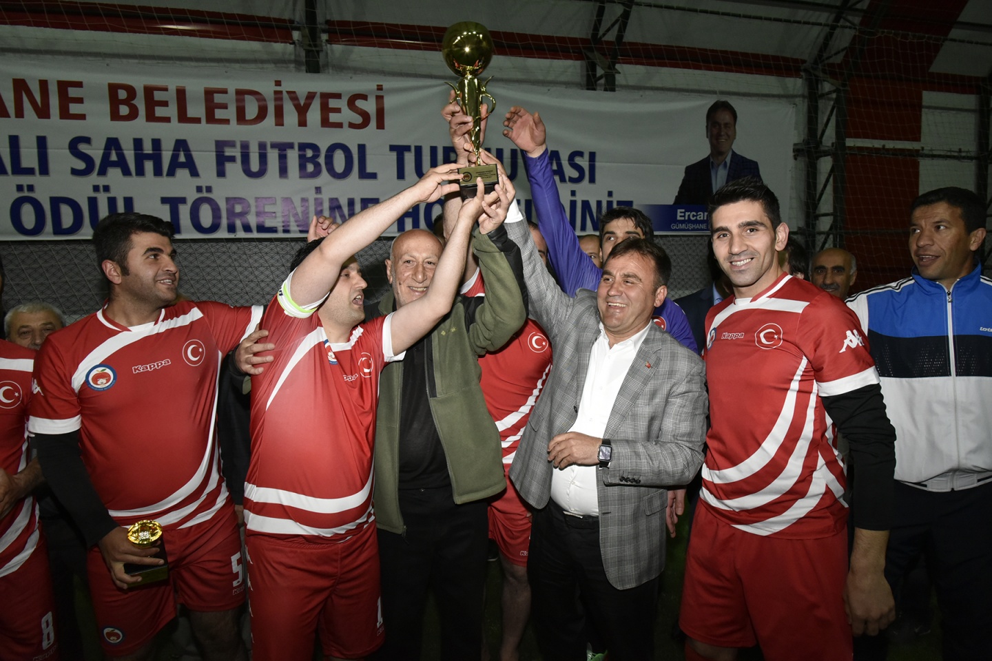 Kurumlararası halı saha turnuvası sona erdi 3