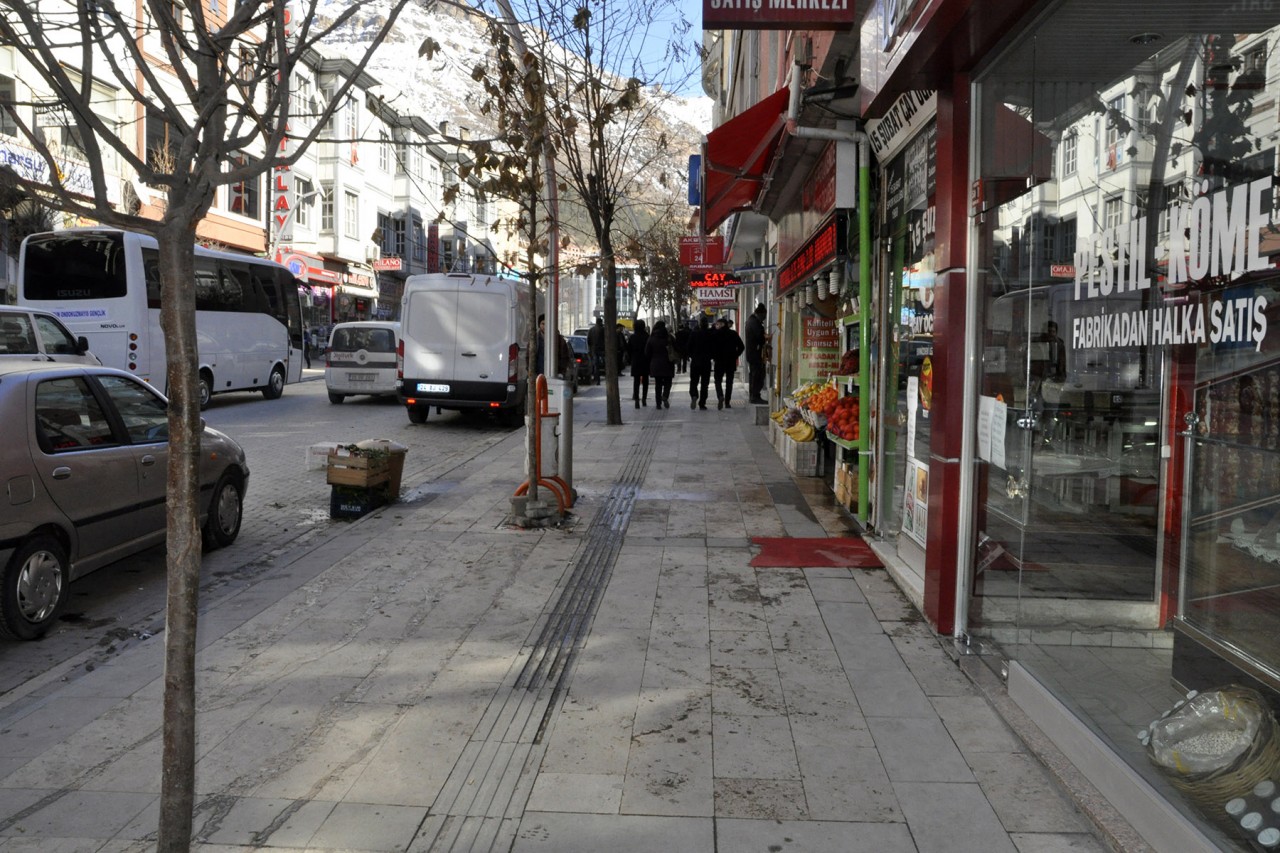 Gümüşhane Belediyesi kaldırım işgallerine son verdi 2