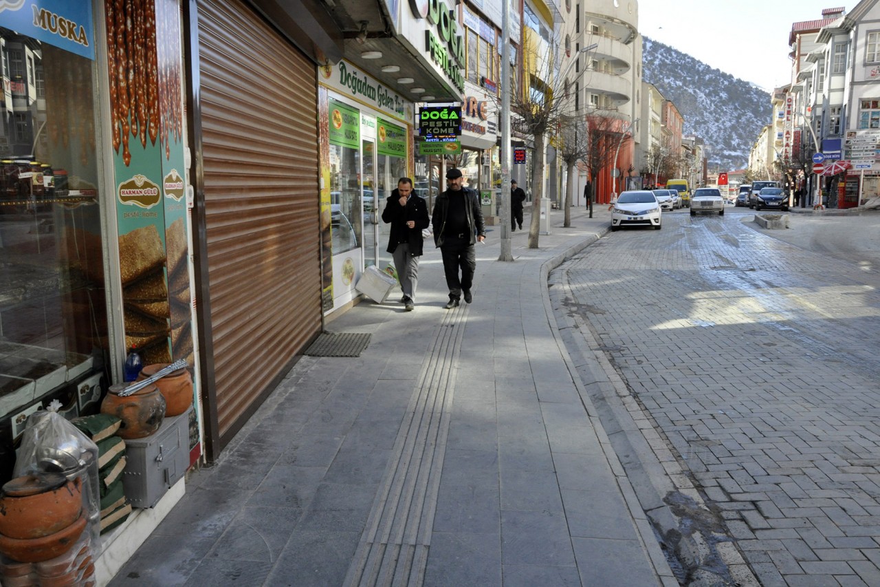 Gümüşhane Belediyesi kaldırım işgallerine son verdi 4