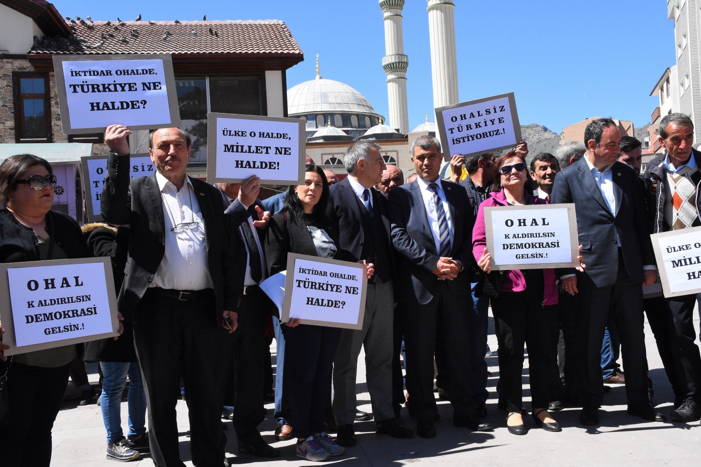 CHP’den Gümüşhane’de ‘OHAL’ için oturma eylemi 1