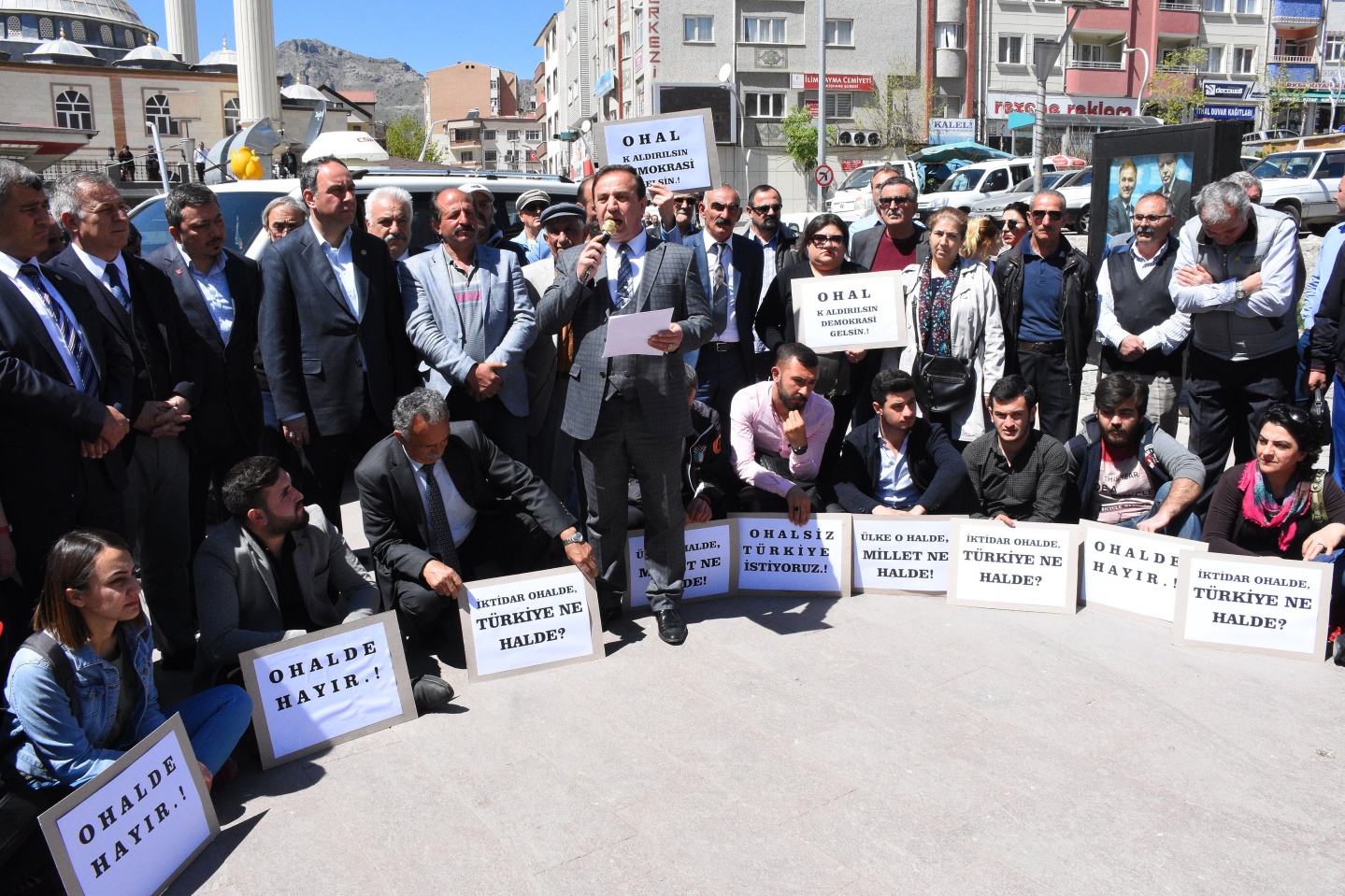 CHP’den Gümüşhane’de ‘OHAL’ için oturma eylemi 6