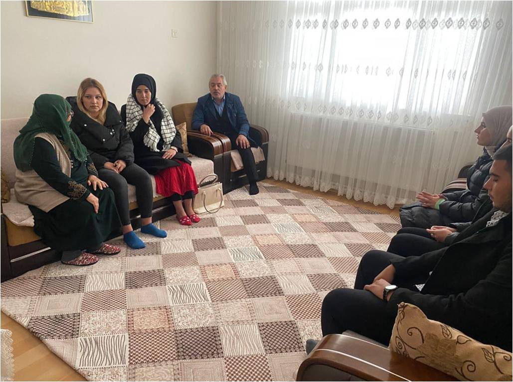 Köse’de üniversite öğrencilerinden vefa örneği 3