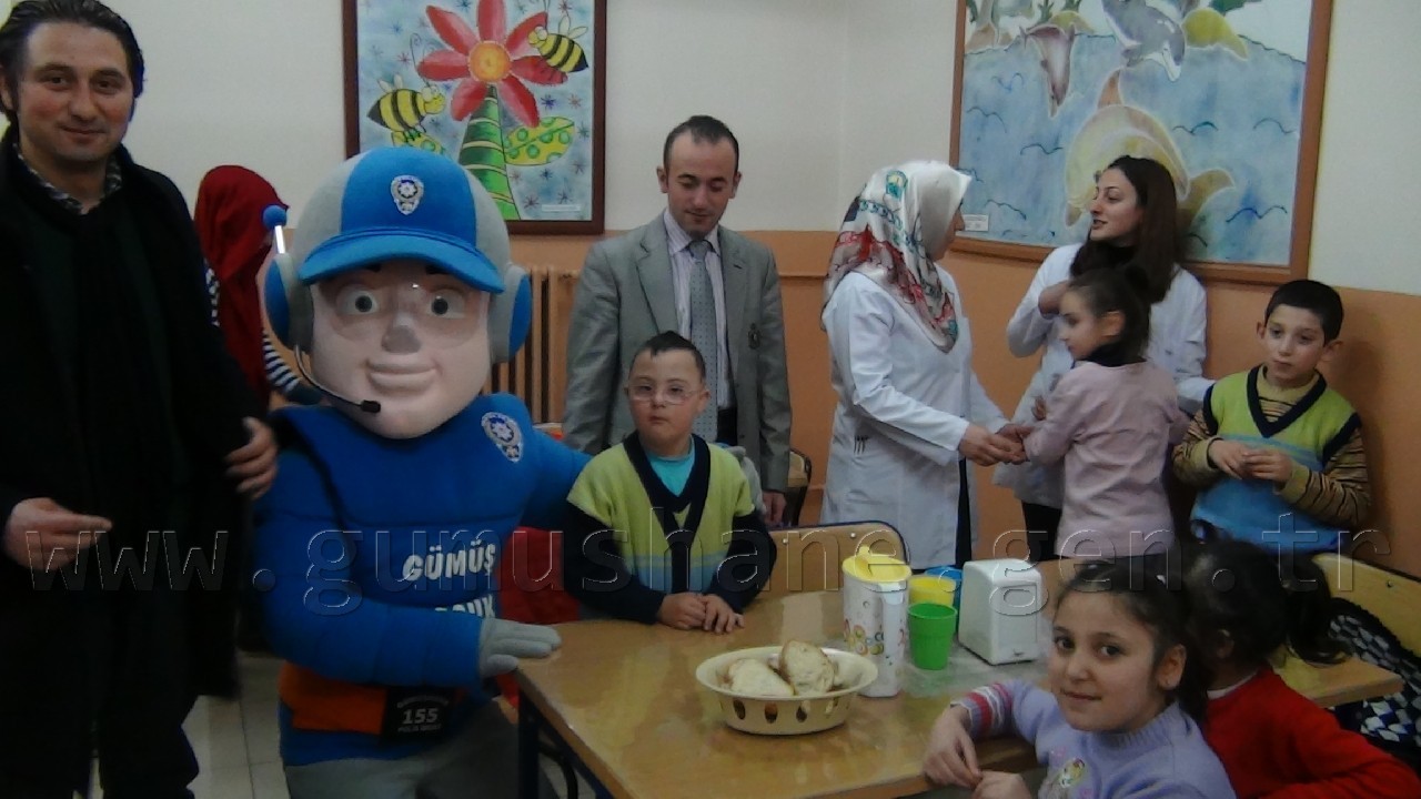 Gümüş Çocuk Engelli Kardeşlerini Unutmadı 1