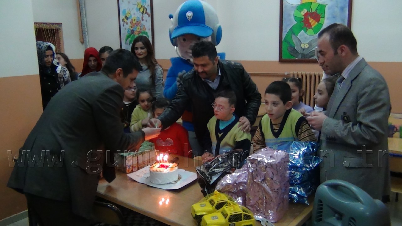 Gümüş Çocuk Engelli Kardeşlerini Unutmadı 3