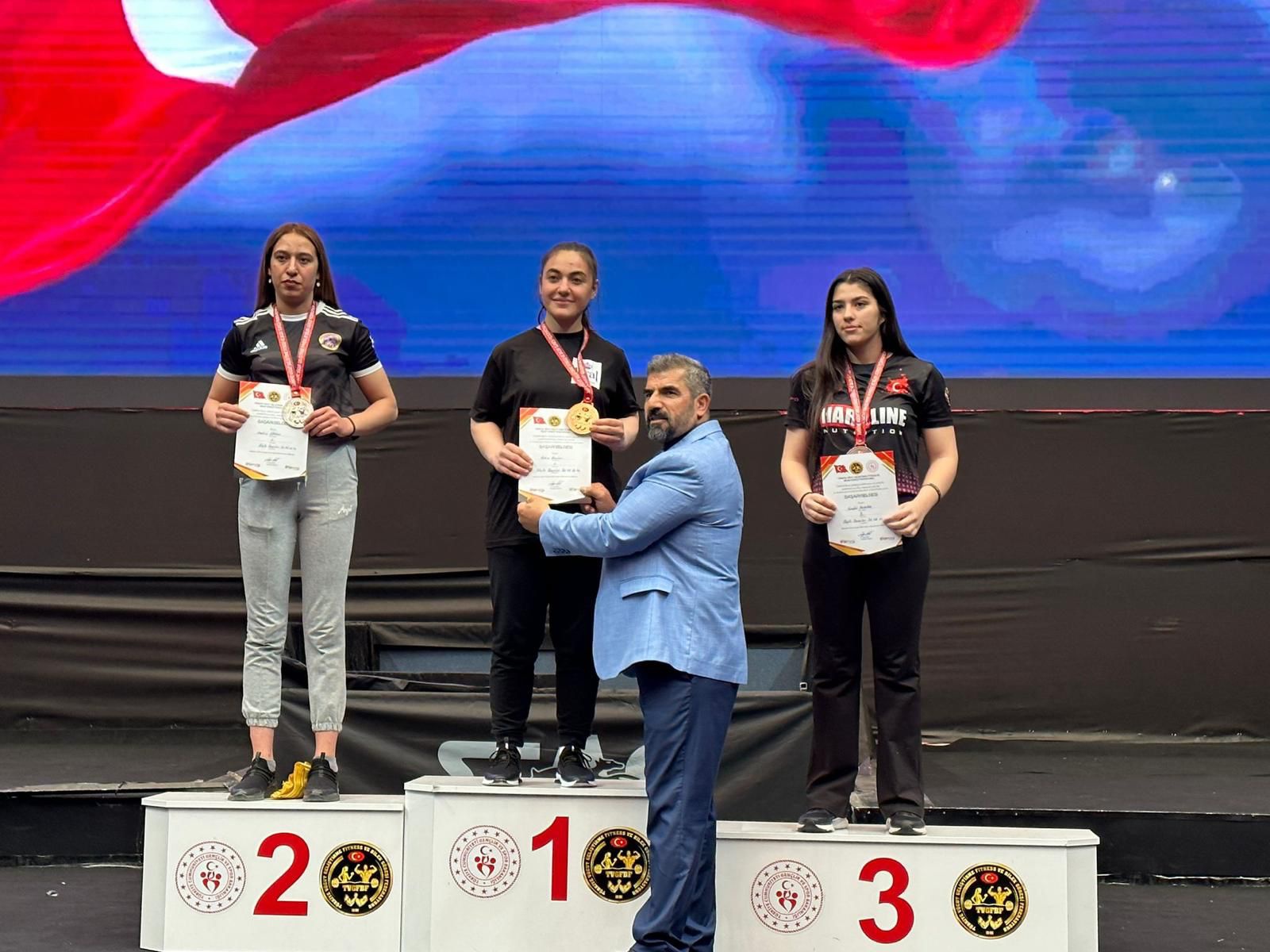 Bilek Güreşinde 30 madalya birden 23