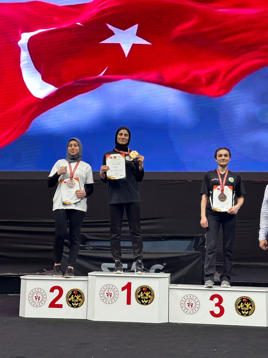 Bilek Güreşinde 30 madalya birden 26