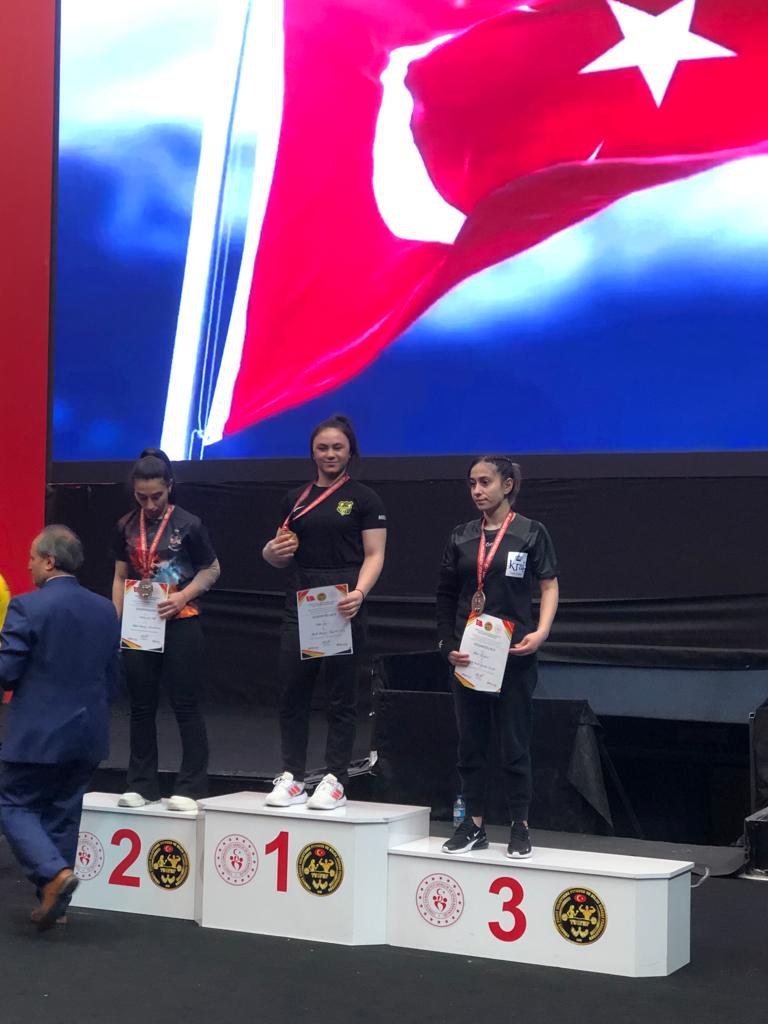 Bilek Güreşinde 30 madalya birden 22