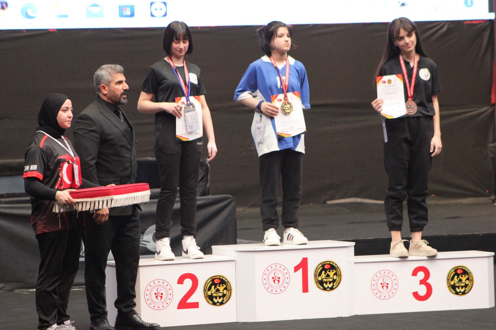 Bilek Güreşinde 30 madalya birden 12