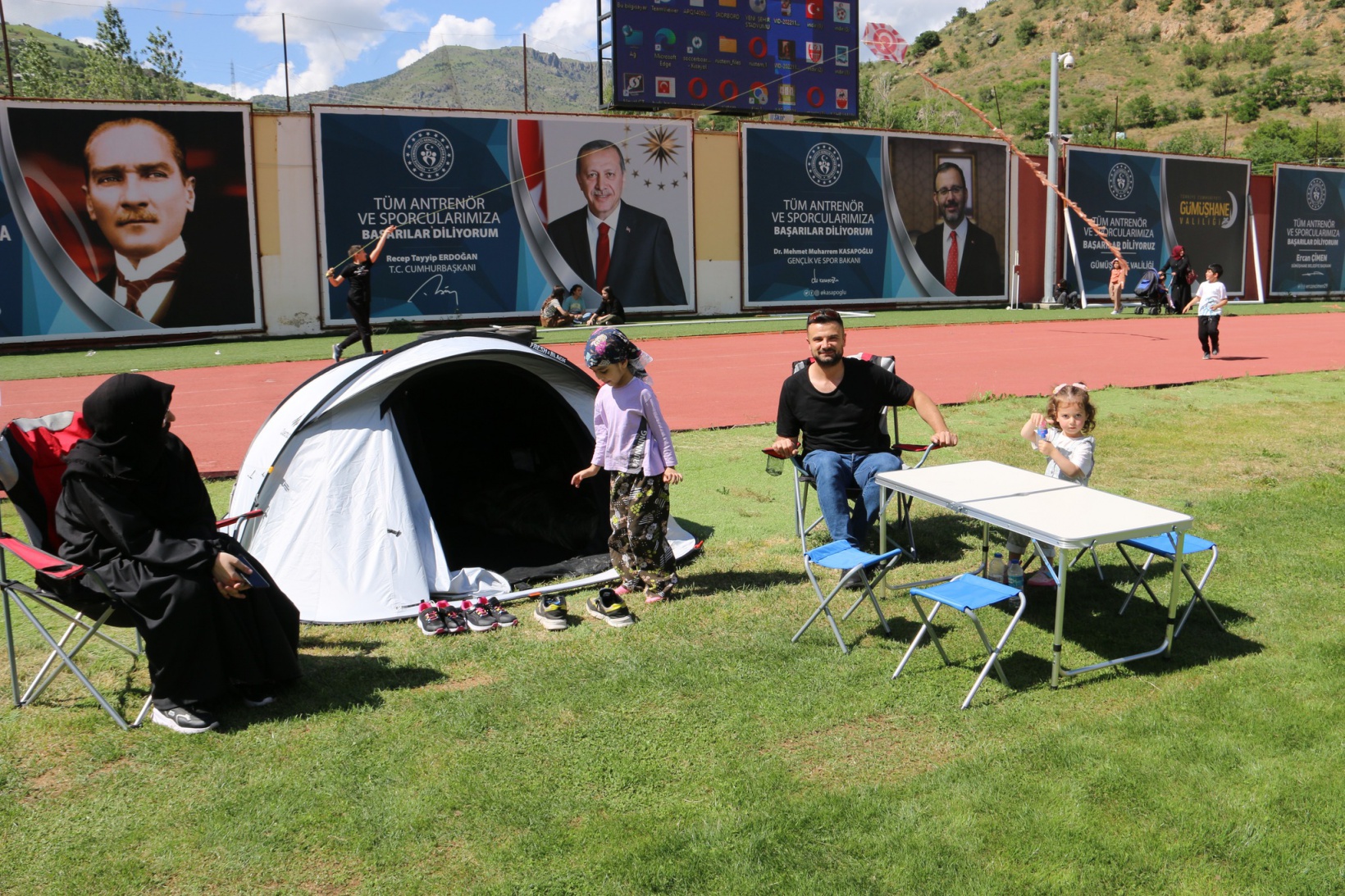 Karnesini alan çocuklar Yenişehir Stadyumunda doyasıya eğlendi 12