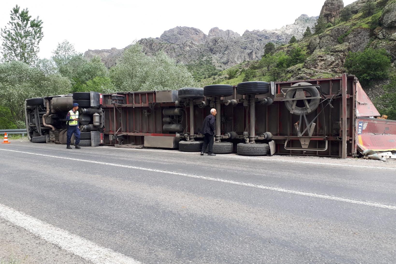 Yine aynı yol yine kaza: 1 yaralı 1