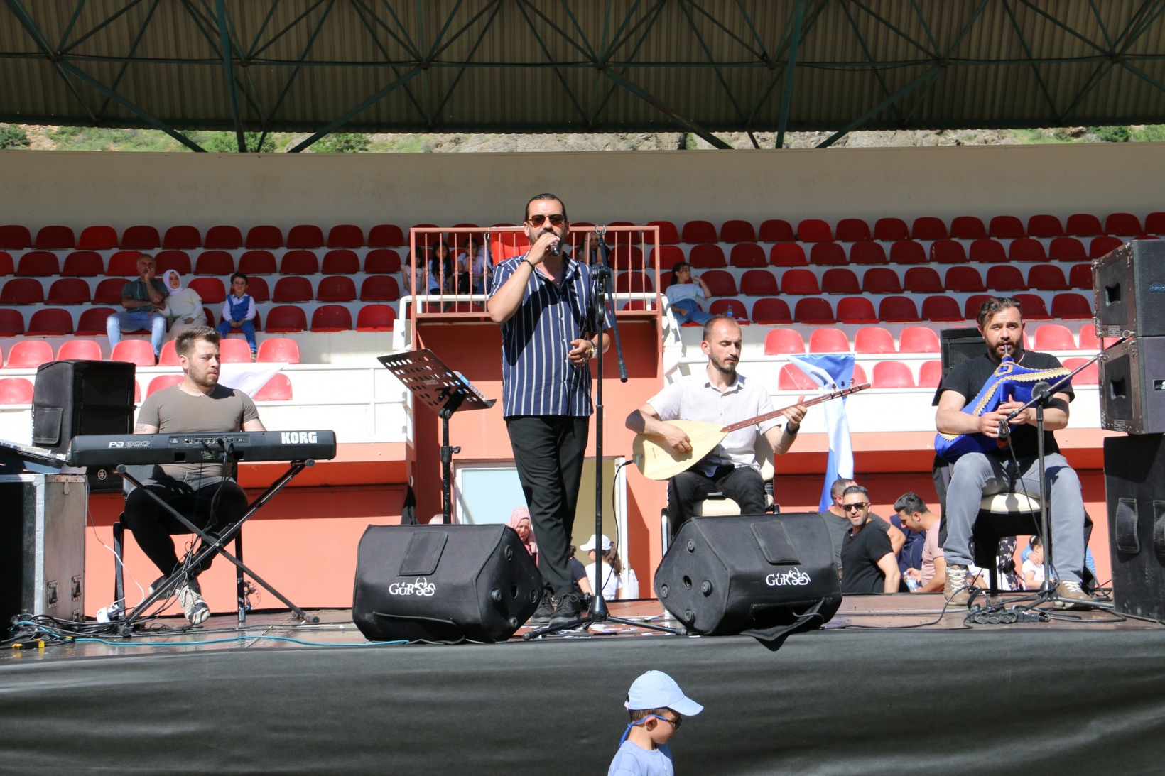 Karnesini alan çocuklar Yenişehir Stadyumunda doyasıya eğlendi 17