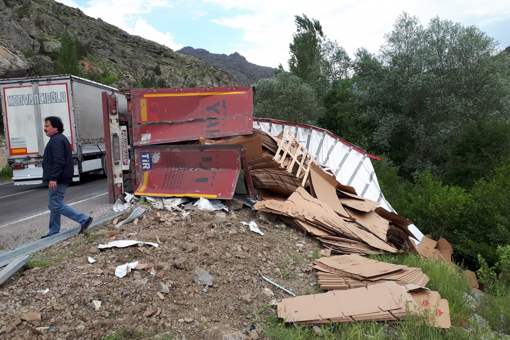 Yine aynı yol yine kaza: 1 yaralı 4