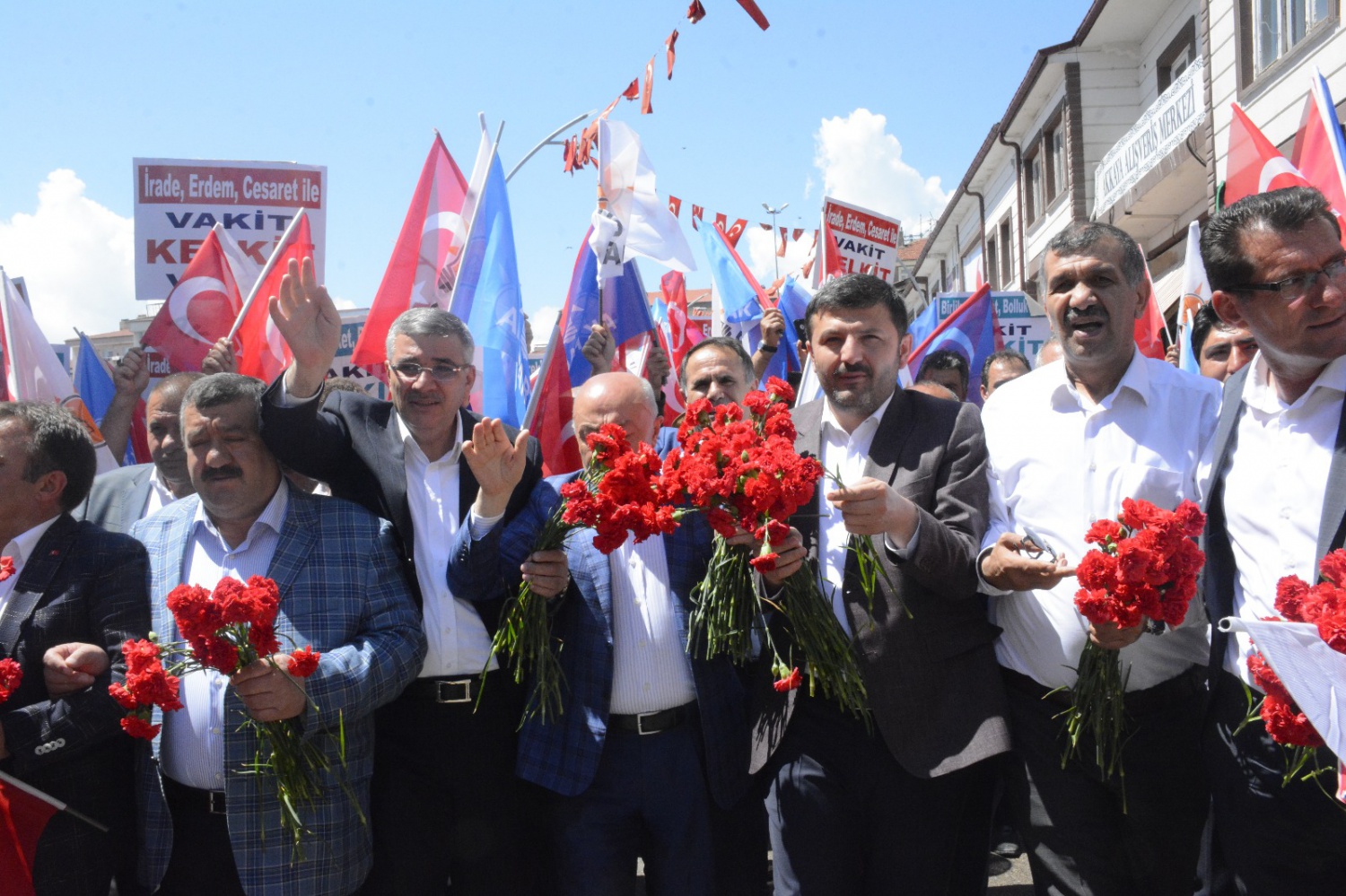 AK Parti’nin Kelkit’teki yürüyüşü dev mitinge dönüştü 2