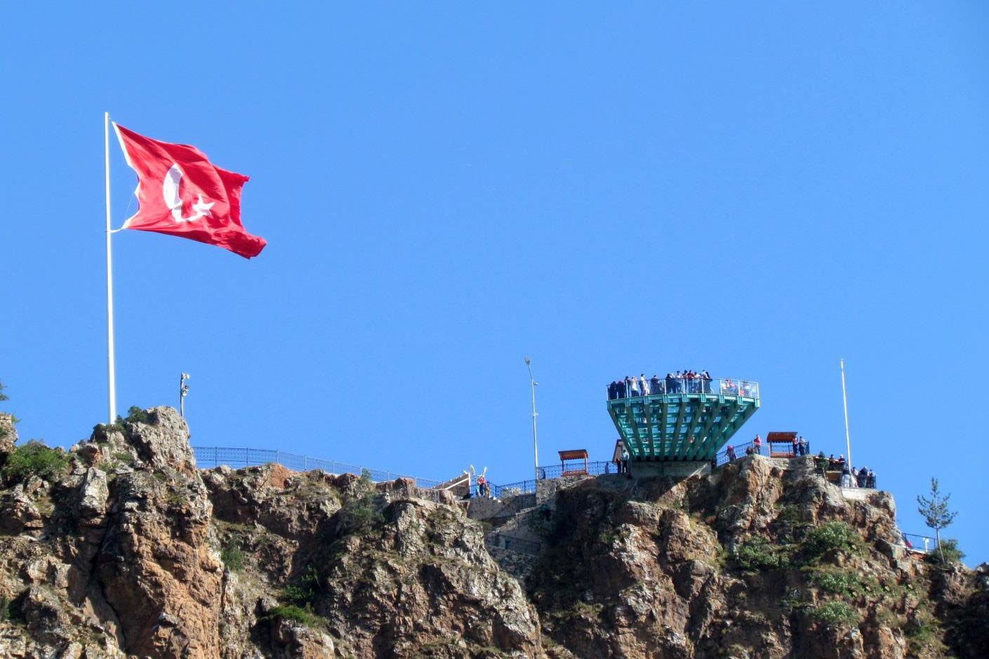 Torul Kalesi Cam Seyir Terasında bayram bereketi 5