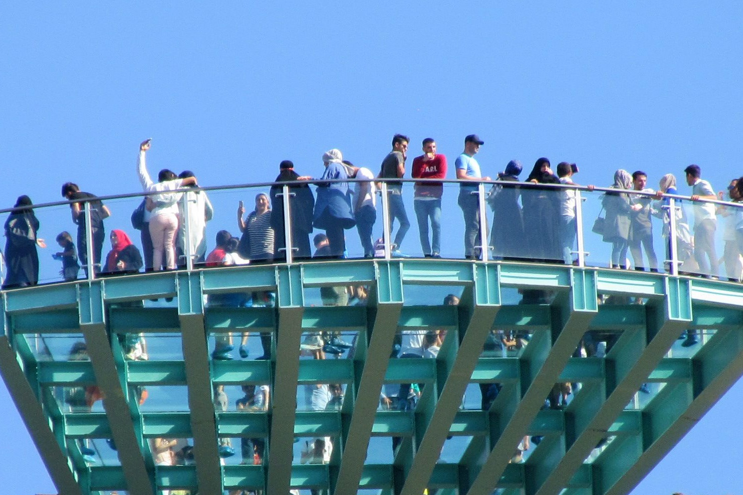 Torul Kalesi Cam Seyir Terasında bayram bereketi 3