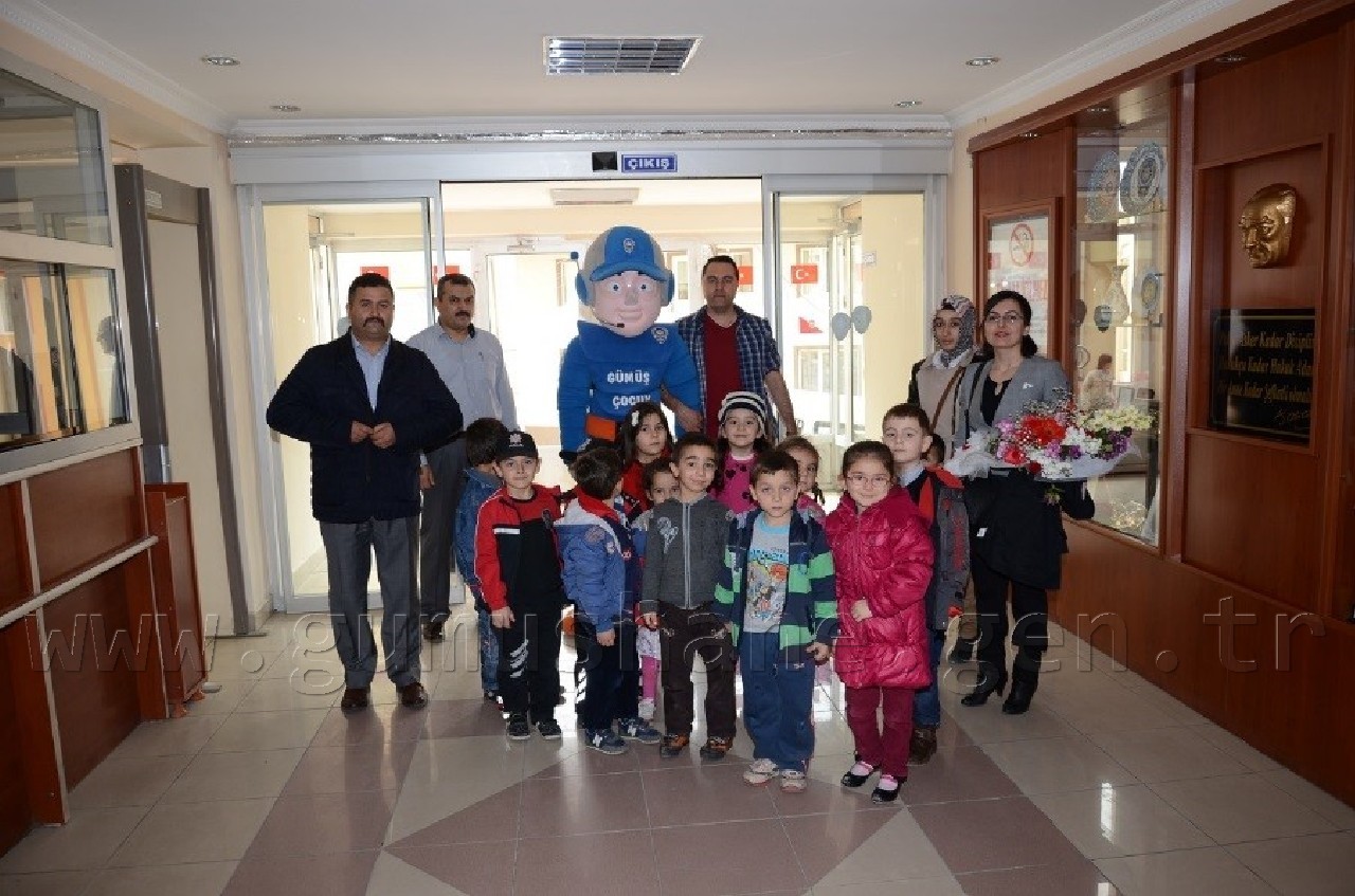 Minik Öğrencilerden İl Emniyet Müdürüne 10 Nisan Ziyareti 3