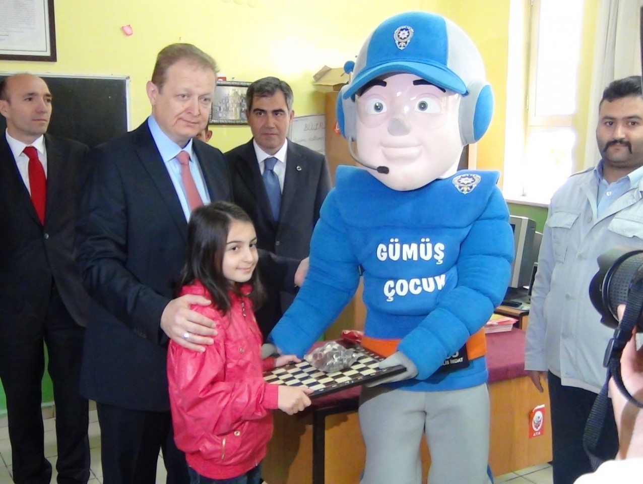 Gümüş Çocuk Öğrencilerin Karne Heyecanını Paylaştı  3