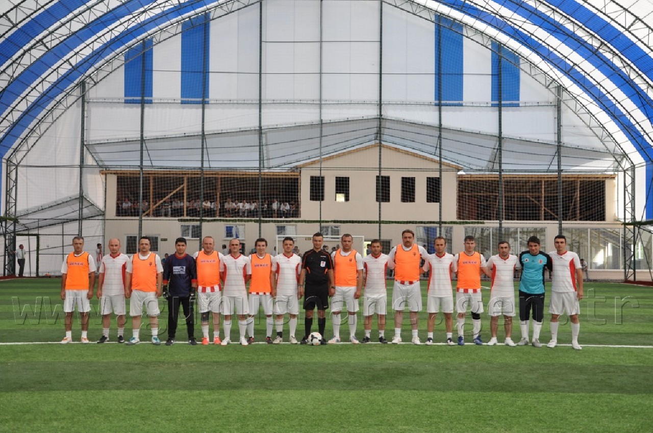 Halı Sahada Şampiyon: Milli Eğitim  3