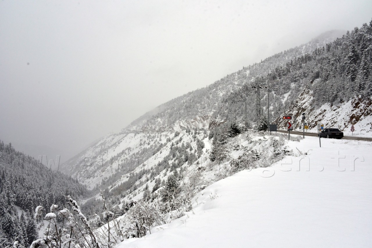 Zigana Geçidi'nde Kar Kalınlığı 10 Santimetreyi Geçti 9