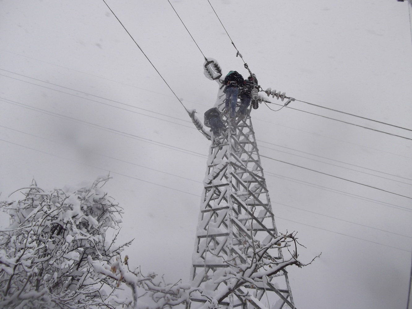 Çoruh EDAŞ kar kış dinlemiyor 3