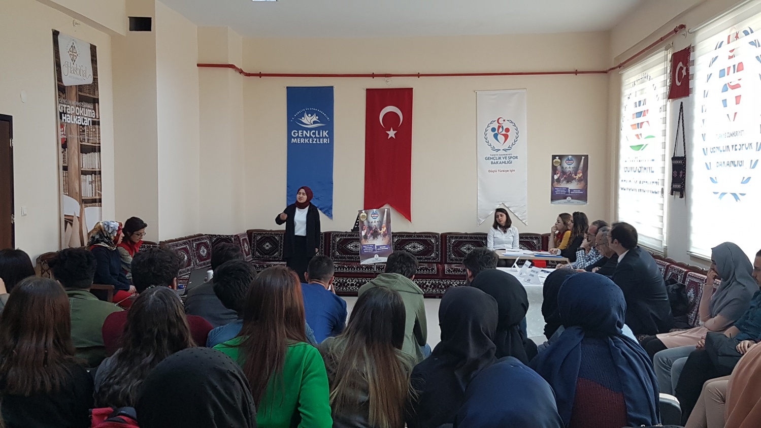 Gençlik Merkezinde ‘Bir Şiir Bir Nefes’ şiir okuma yarışması yapıldı 2