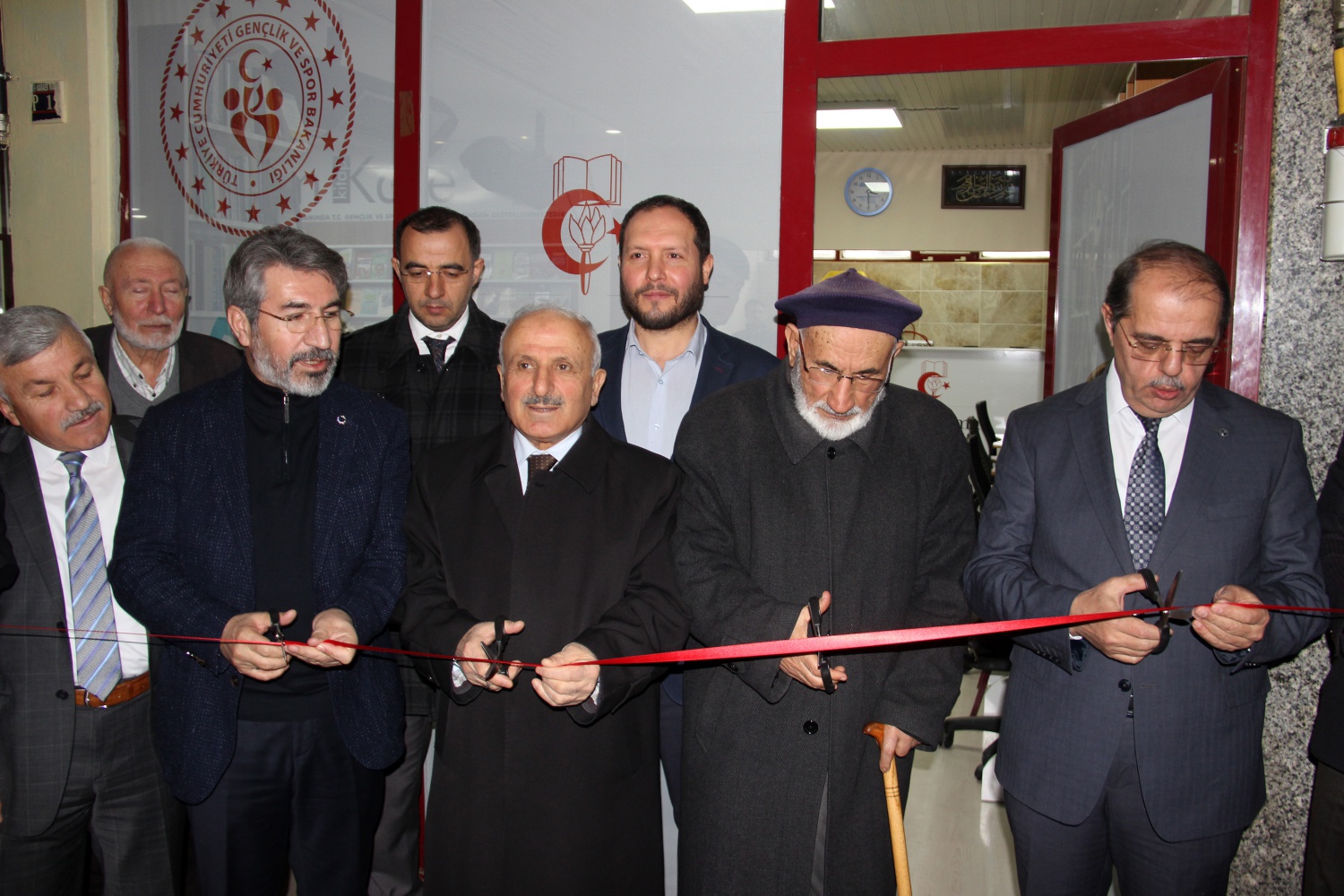 İlim Kitap Kafe hizmete girdi 5