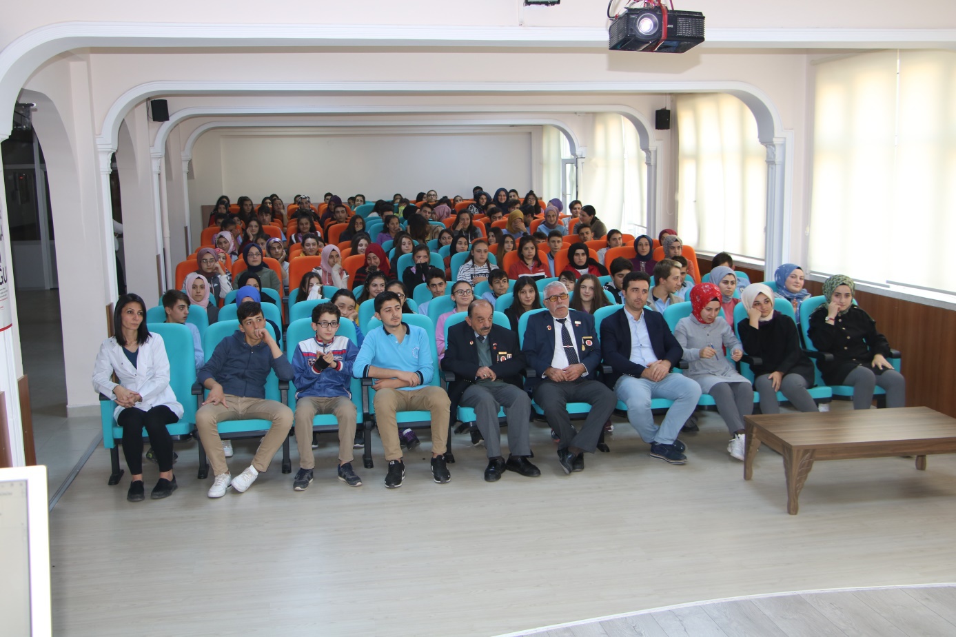 Jandarma 990 lise öğrencisine şehitlik ve gazilik bilincini anlattı 3