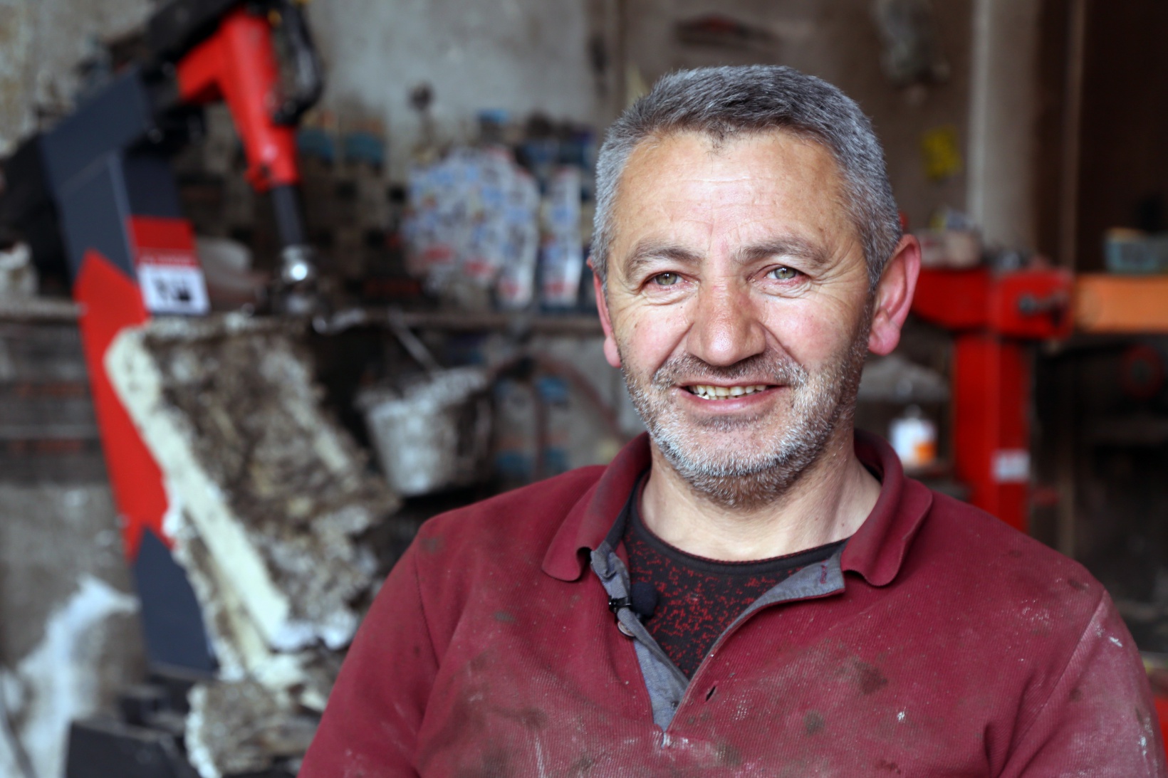 Lastikleri patlatan cisimlerin koleksiyonunu yaptı 14