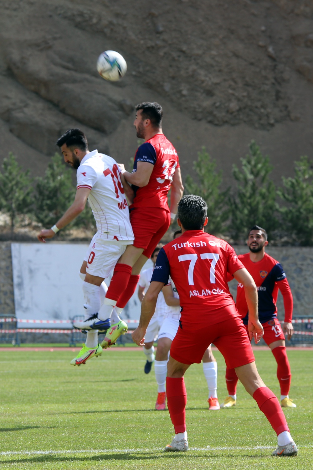 Gümüş zorlu rakibinden 1 puan aldı 1
