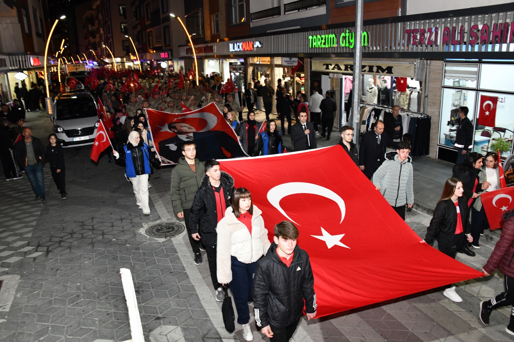 Gümüşhane’de 29 Ekim coşkusu fener alayı ve kabul töreniyle taçlandı 35