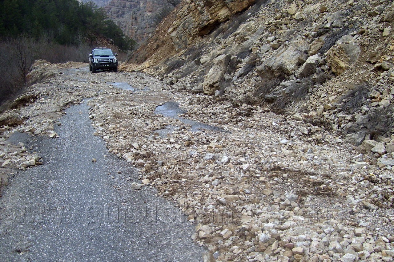 Gümüşhane'de Sel Köy Yollarını Da Vurdu 3