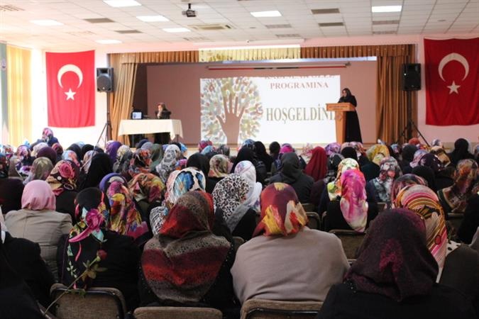Müftülükten ‘Adalet ve Hakkaniyet Bağlamında Kadın’ programı 1