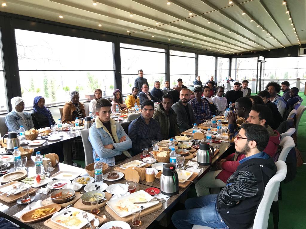 Başkan Çimen öğrencilerle kahvaltıda buluştu 7