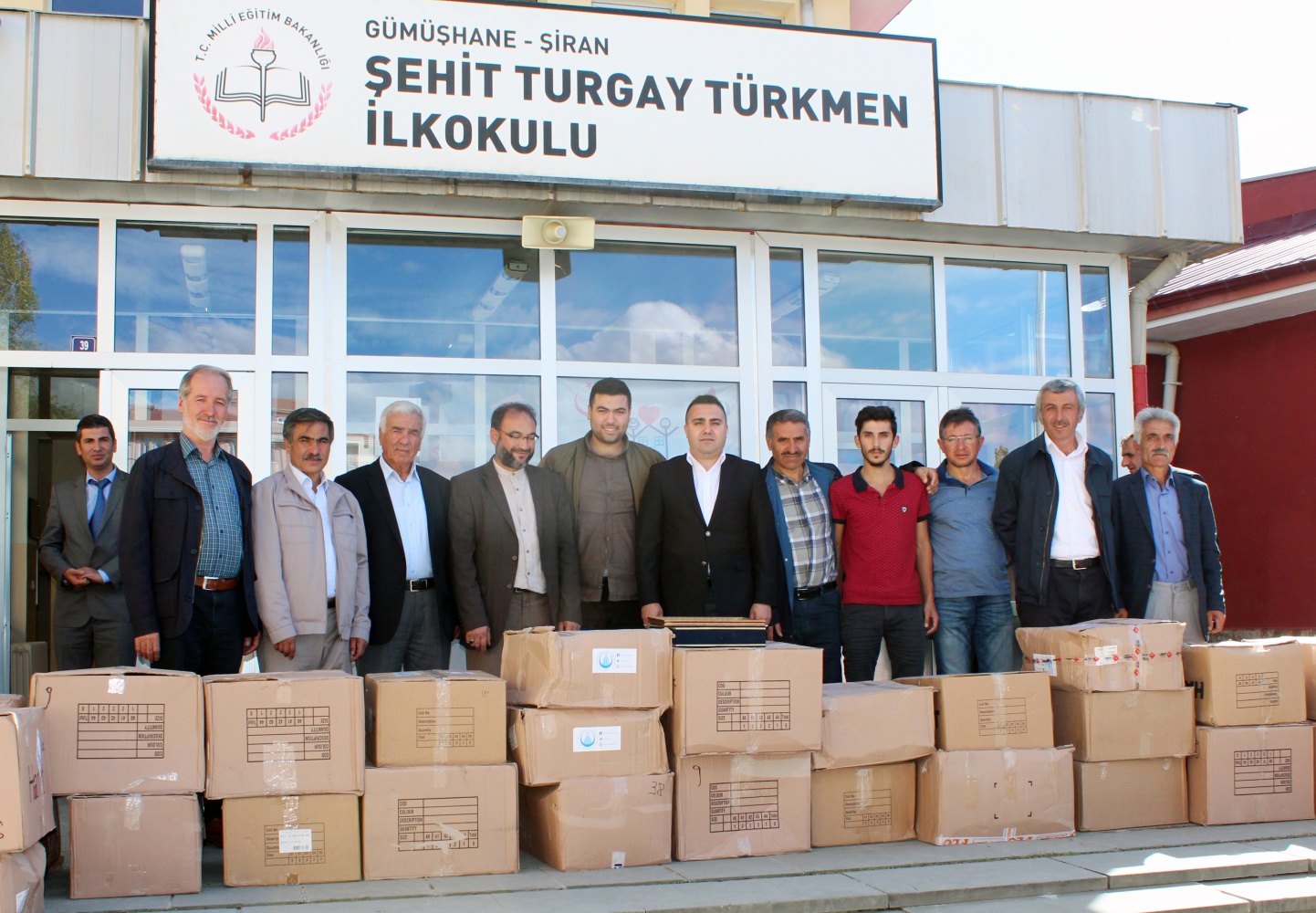 İhtiyaç sahibi öğrencilere ayakkabı hediye edildi 2