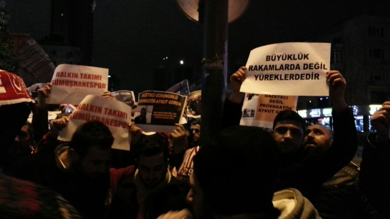 Gümüşhanespor taraftarlarından ATV binası önünde açıklama 1