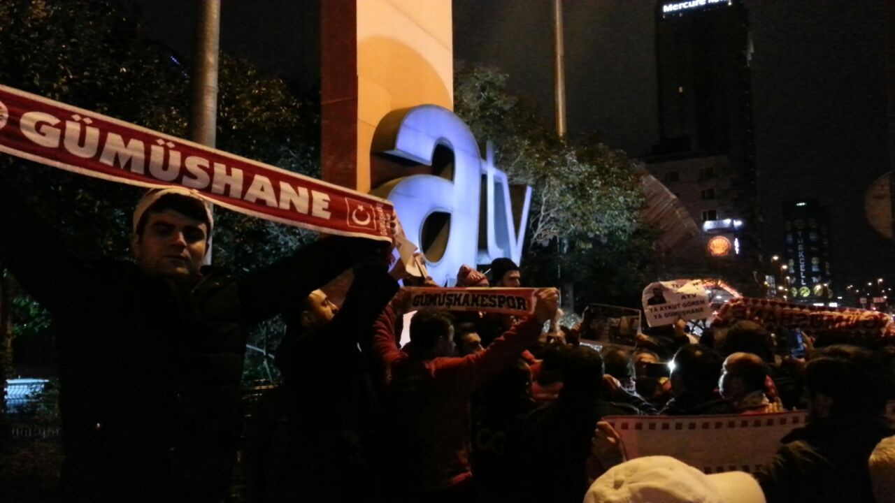 Gümüşhanespor taraftarlarından ATV binası önünde açıklama 2