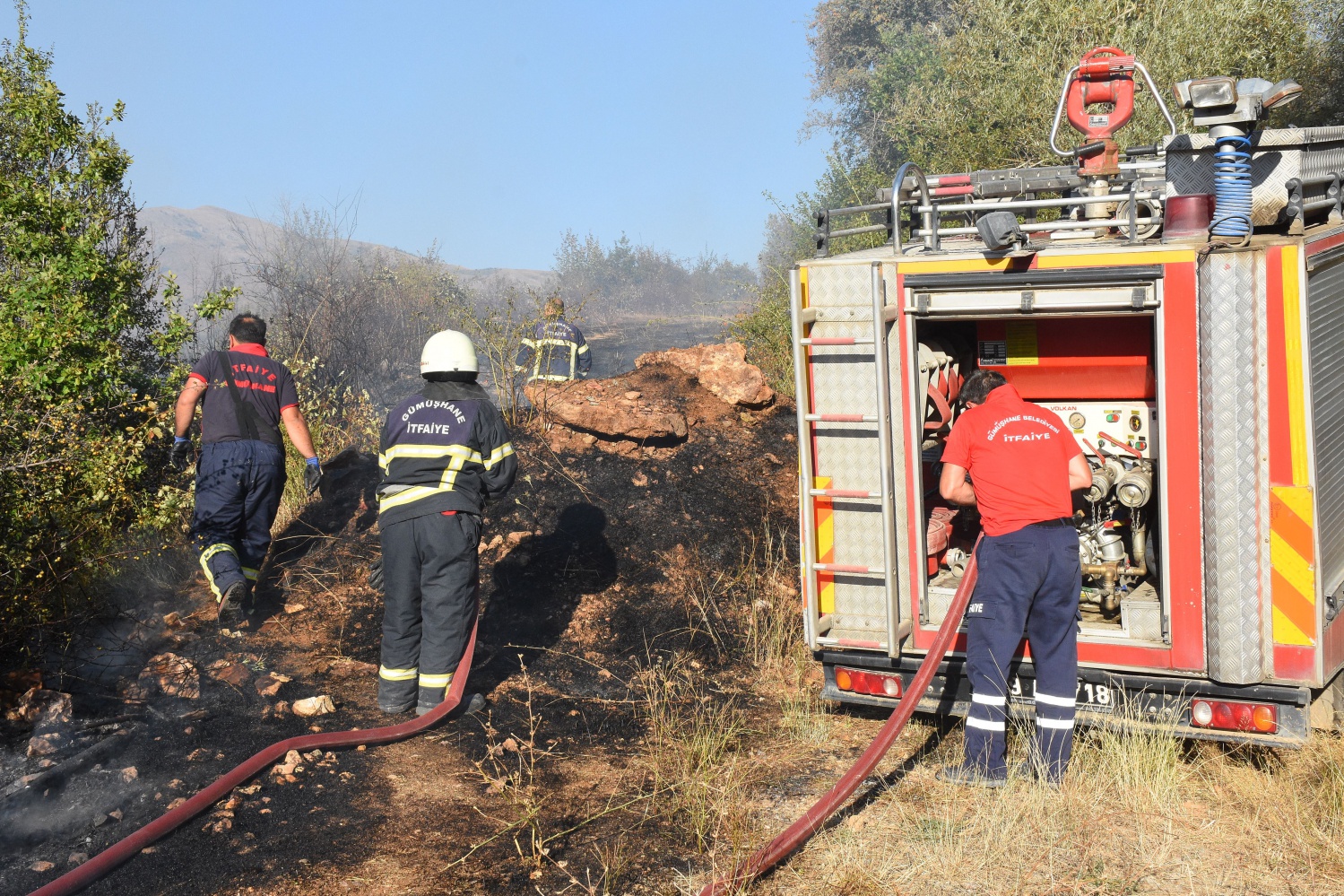 Gümüşhane'de örtü yangını 8